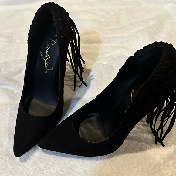 Black size 11 stiletto heels with black fringe - Picture 3 of 6